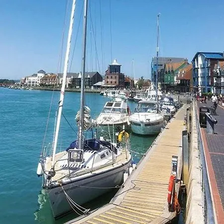 Seafront Apartment Private Garden & Free Parking Littlehampton Exterior photo