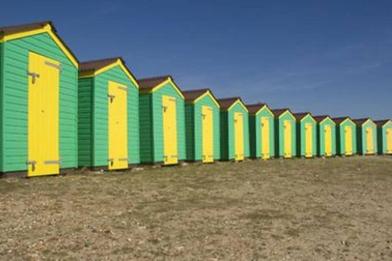 Seafront Private Garden & Free Parking Apartment Littlehampton