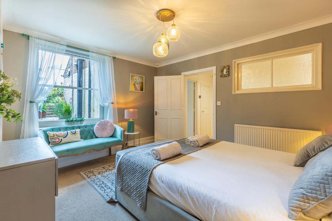 Seafront Private Garden & Free Parking Apartment