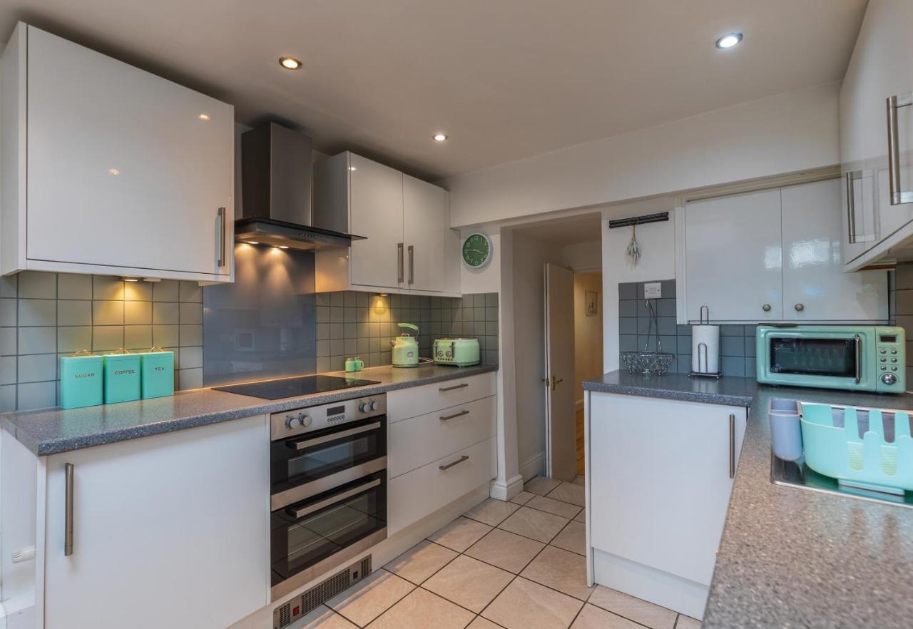 Apartment Seafront Private Garden & Free Parking *