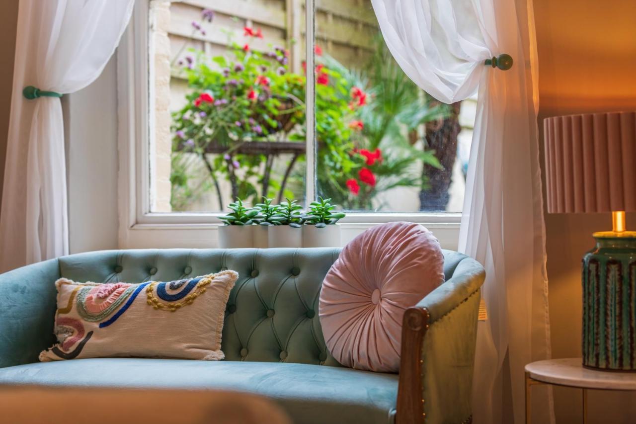 Seafront Private Garden & Free Parking Apartment