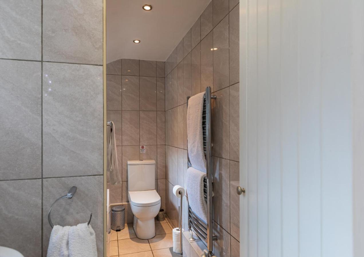 Seafront Private Garden & Free Parking Apartment *
