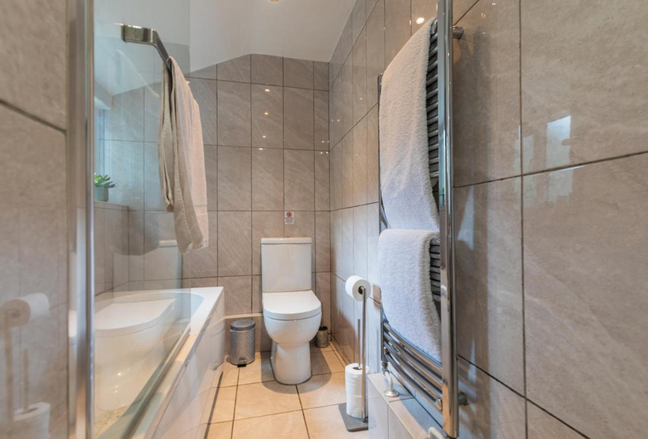 Seafront Private Garden & Free Parking Apartment *