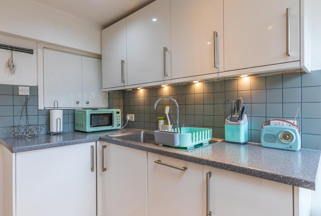 Seafront Private Garden & Free Parking Apartment